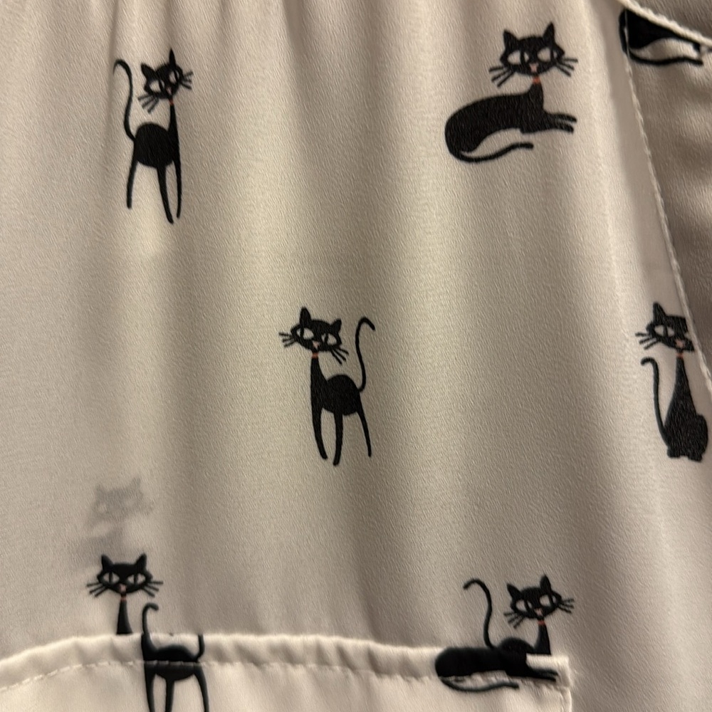 Torrid Cat Patterned Blouse - image 4